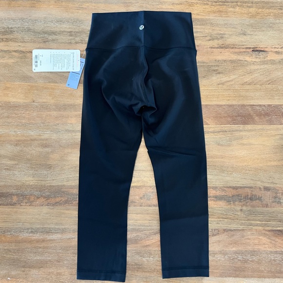 NWT Lululemon Black Wunder Under Crop. - Picture 4 of 7